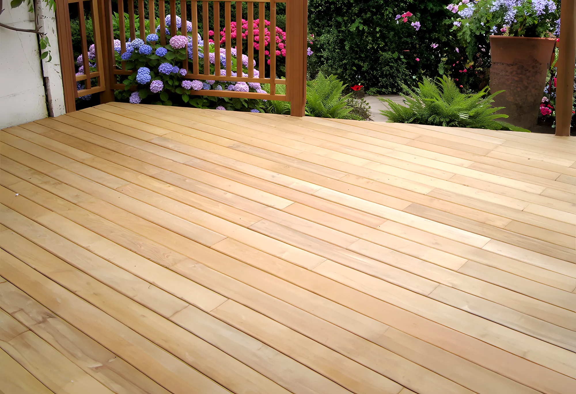 Terrasse en bois de robinier naturel durable